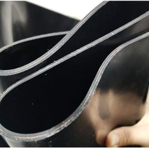 Insertion de feuille de caoutchouc des rouleaux